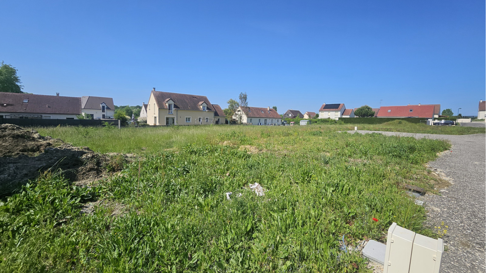 Terrain constructible de 848m2 à Broindon