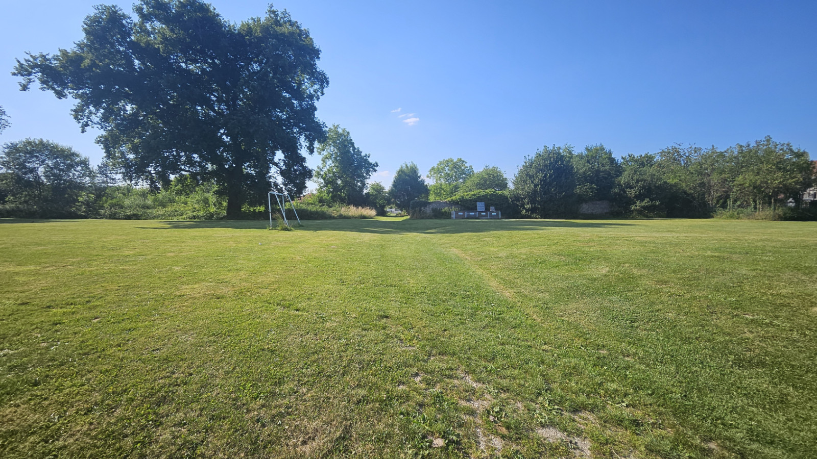 Terrain constructible de 1040m2 à Saint-Sauveur