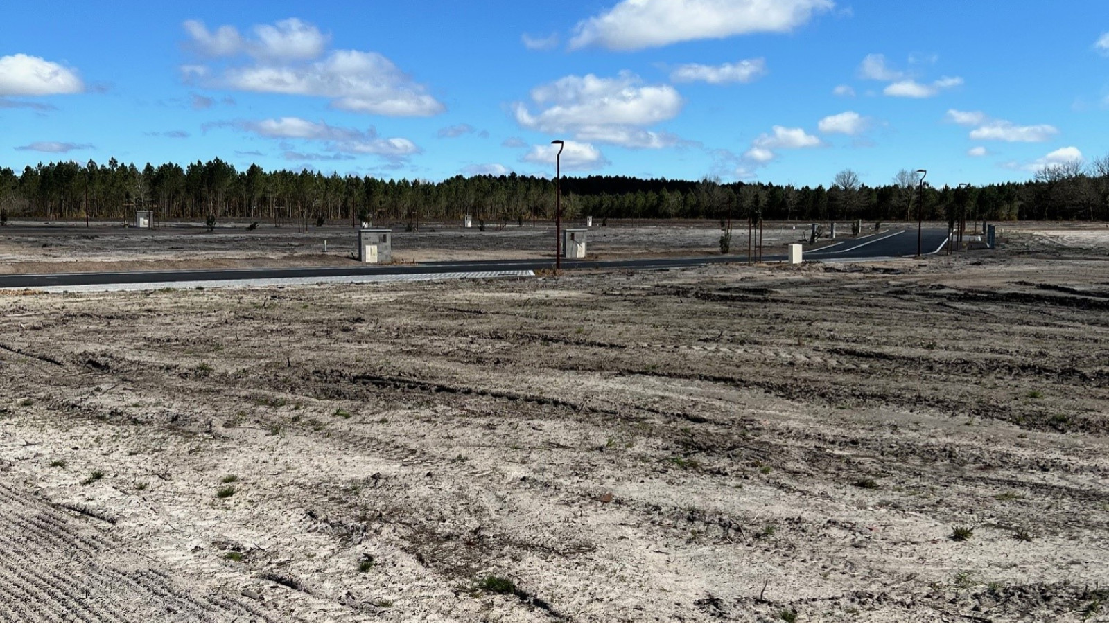 Terrain constructible de 657m2 à Laluque