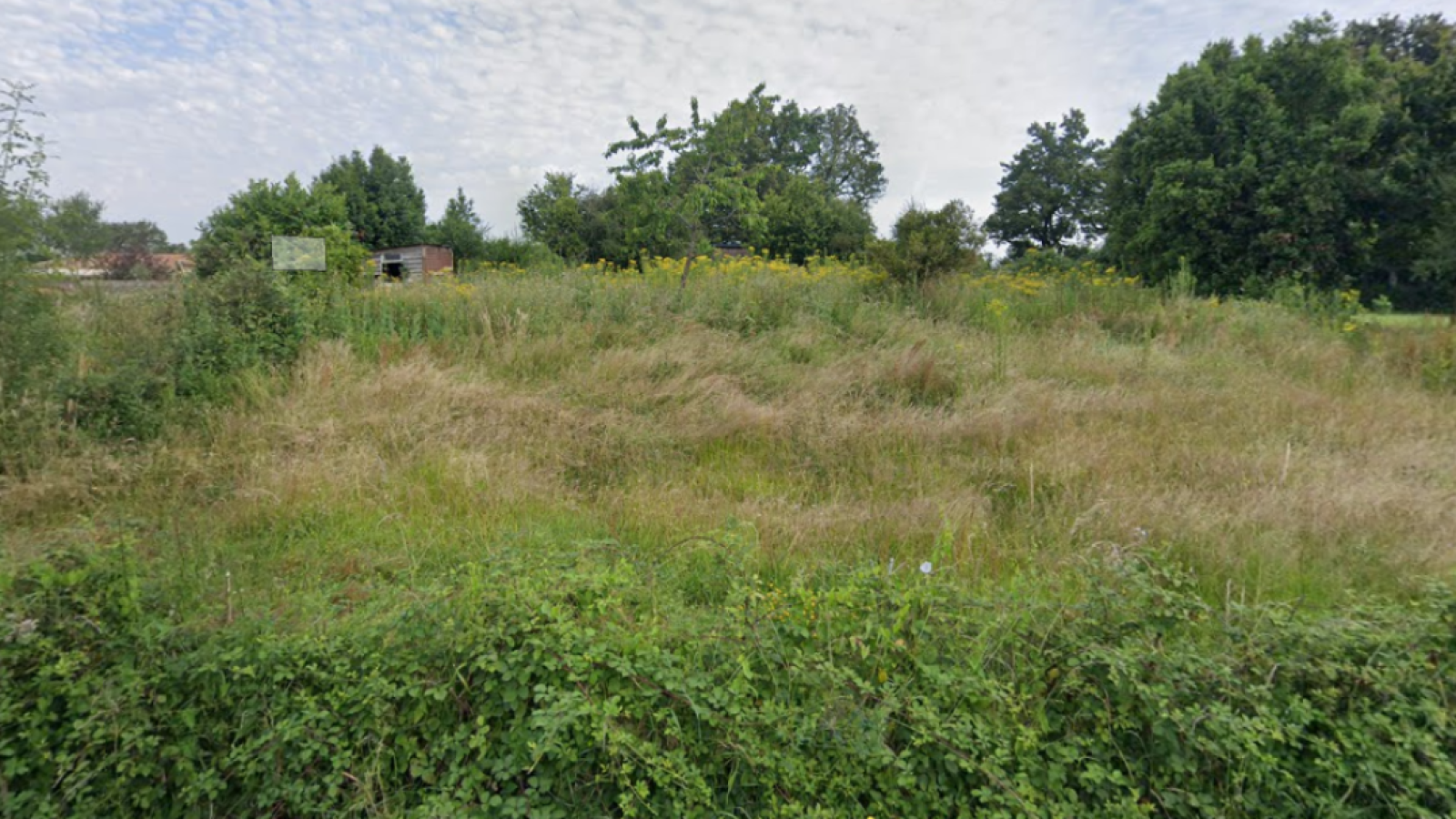 Terrain constructible de 1047m2 à Château-Guibert