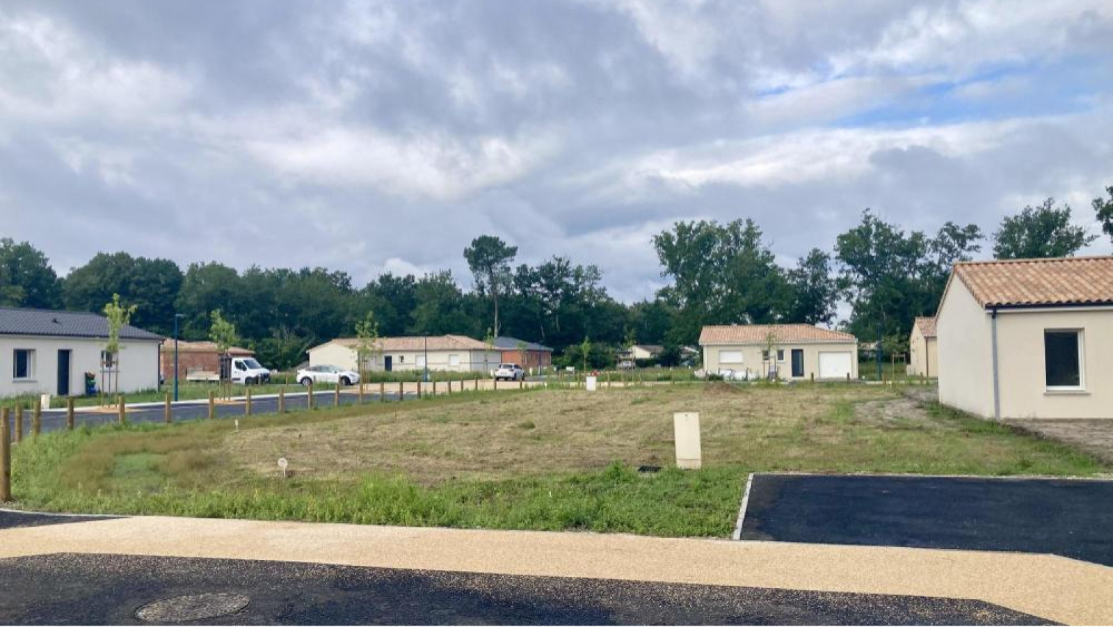 Terrain constructible de 520m2 à Bellebat