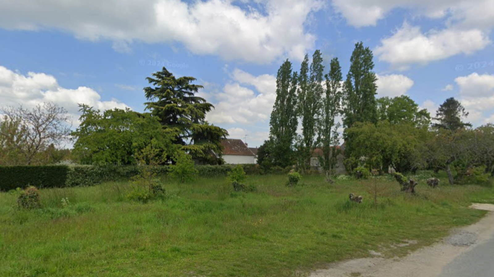 Terrain constructible de 551m2 à Mareau-aux-Prés