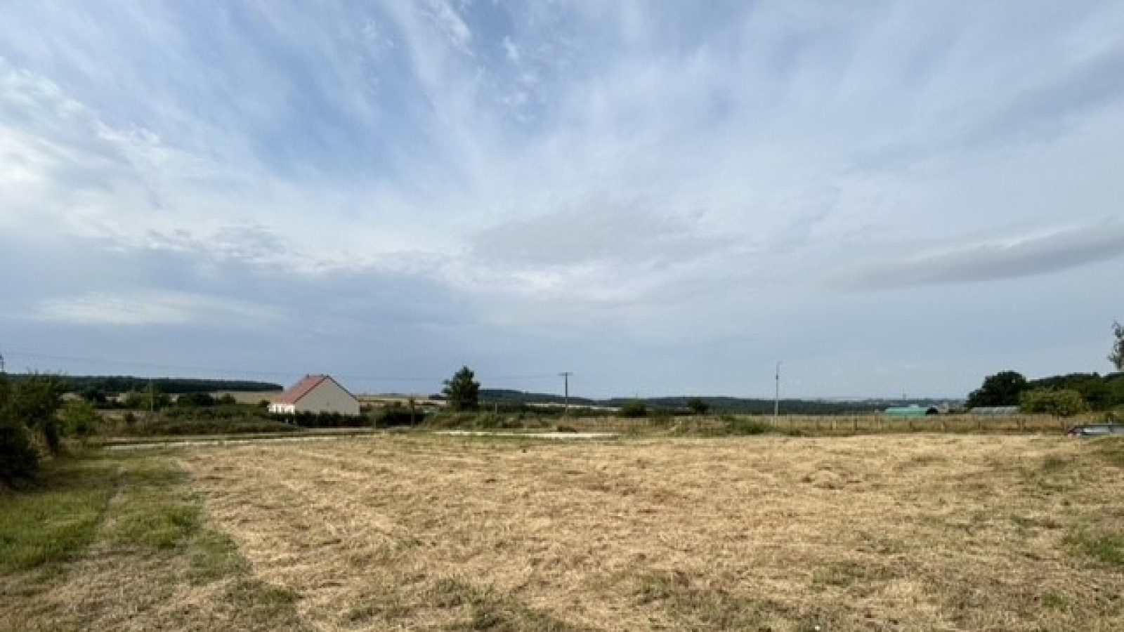 Terrain constructible de 2172m2 à Bleigny-le-Carreau