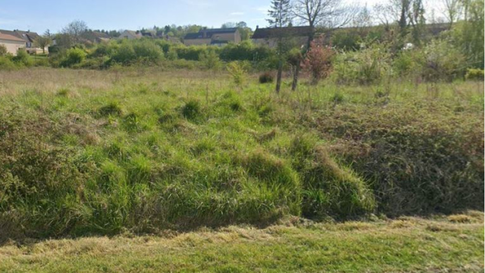 Terrain constructible de 557m2 à Quenne