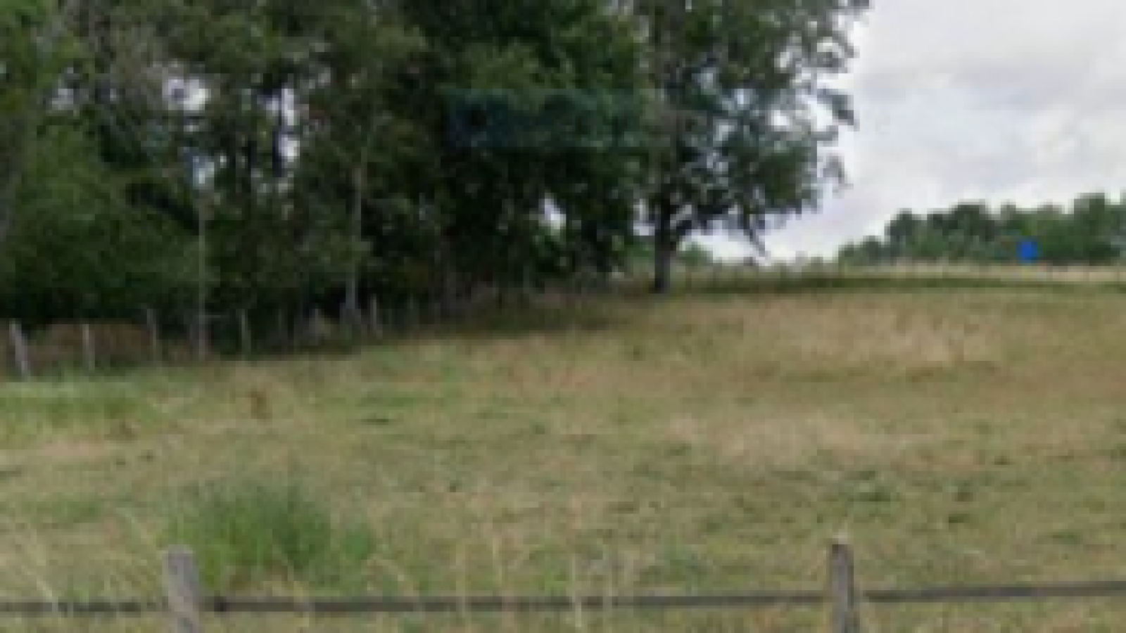 Terrain constructible de 1333m2 à Charbuy