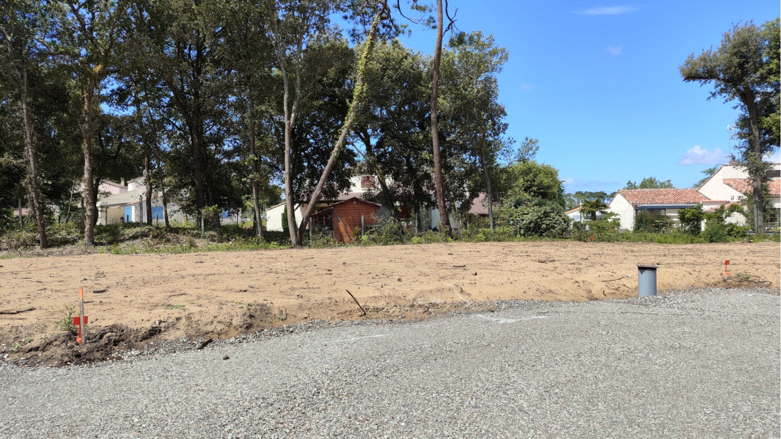 Terrain constructible de 374m2 à Saint-Hilaire-la-Forêt