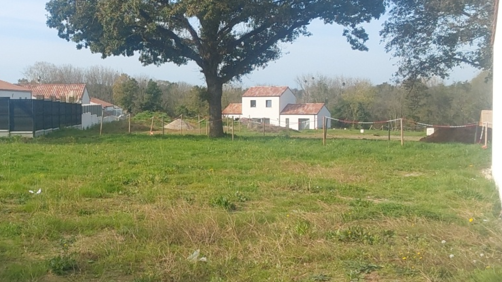 Terrain constructible de 239m2 à Aubigny-Les Clouzeaux