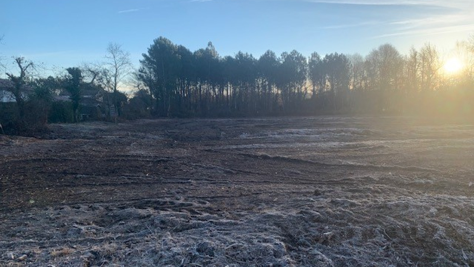 Terrain constructible de 465m2 à Saint-Avit