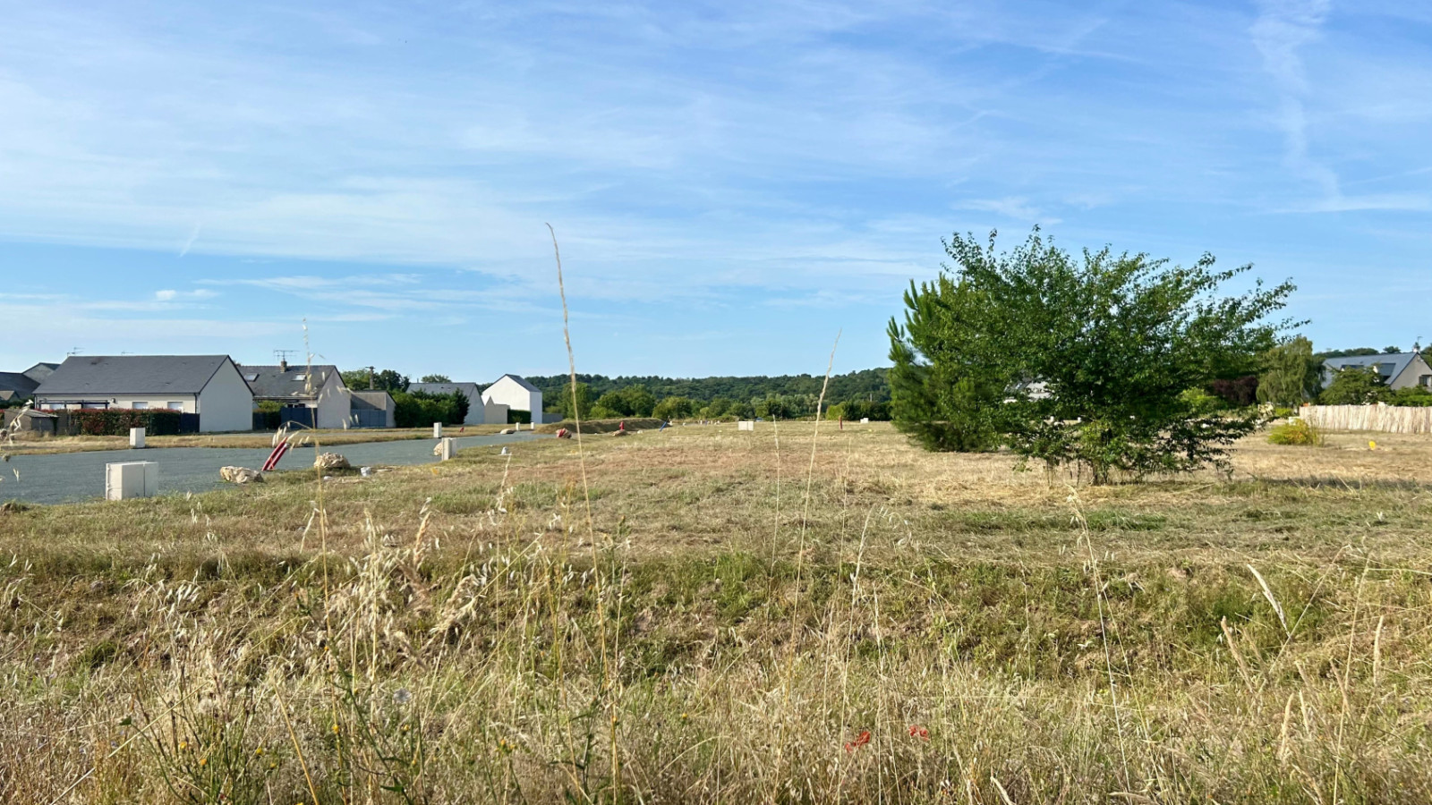 Terrain constructible de 414m2 à Rives-du-Loir-en-Anjou