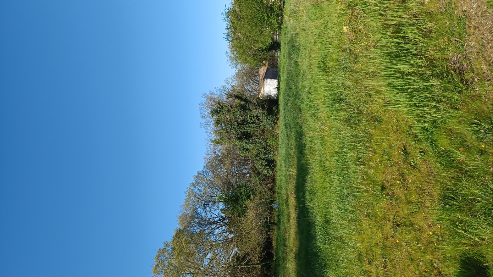 Terrain constructible de 525m2 à Bellebat