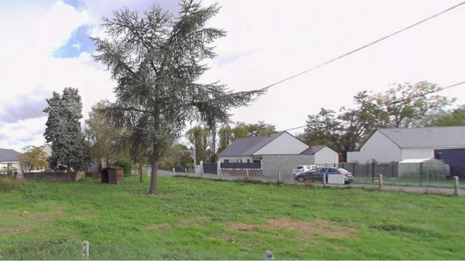 Terrain constructible de 600m2 à Tiercé