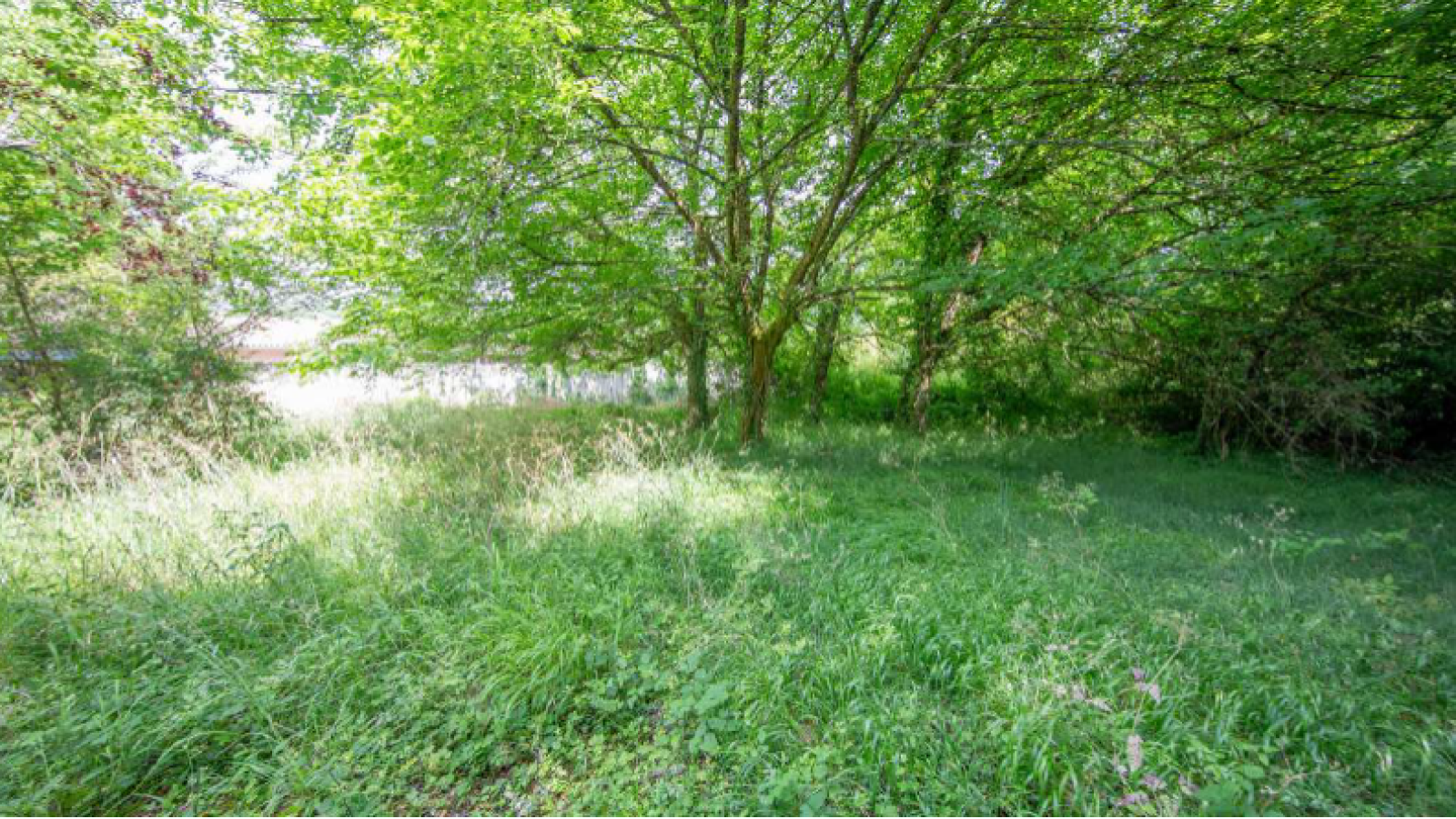 Terrain constructible de 887m2 à Portets