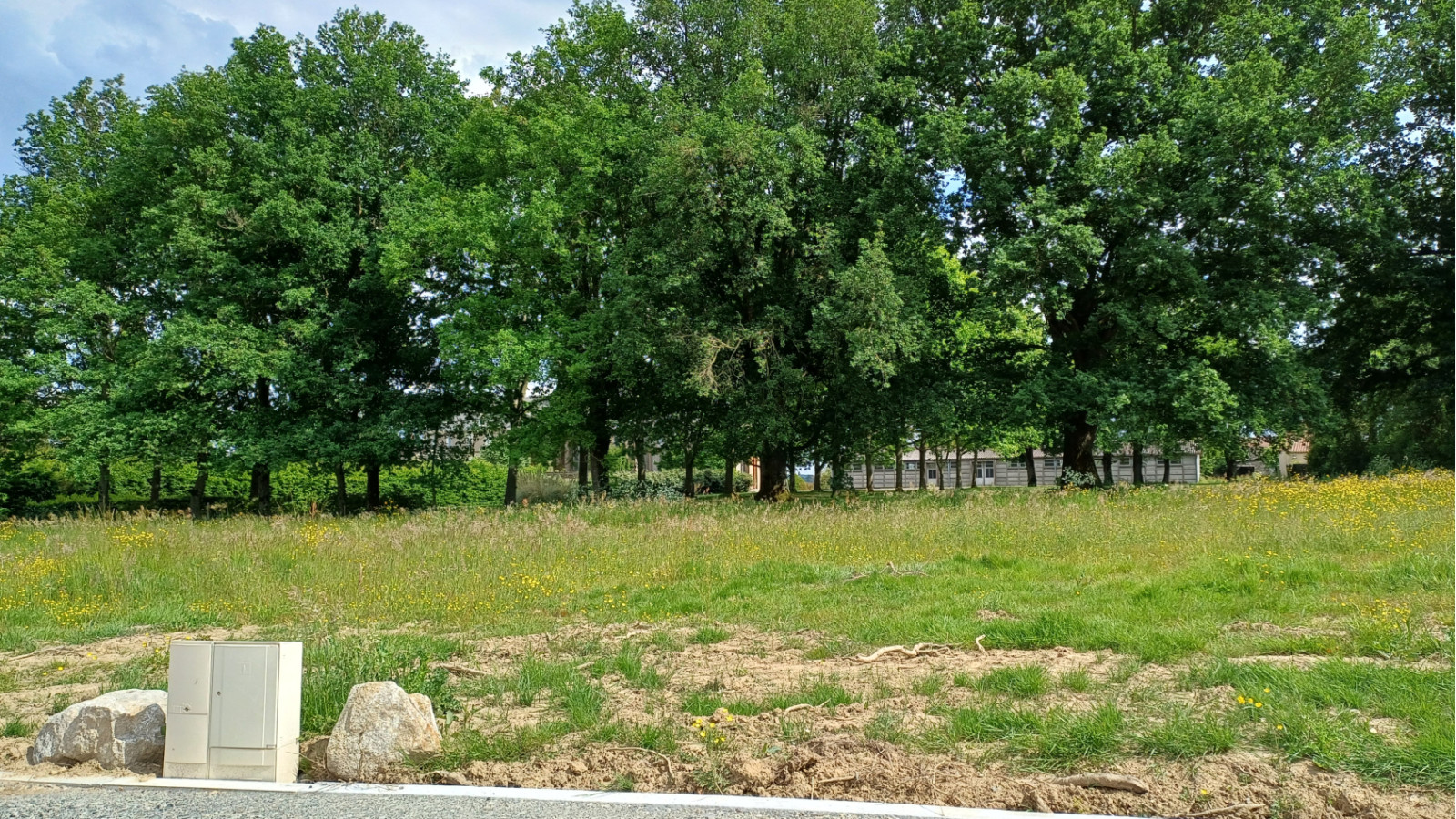 Terrain constructible de 350m2 à Apremont