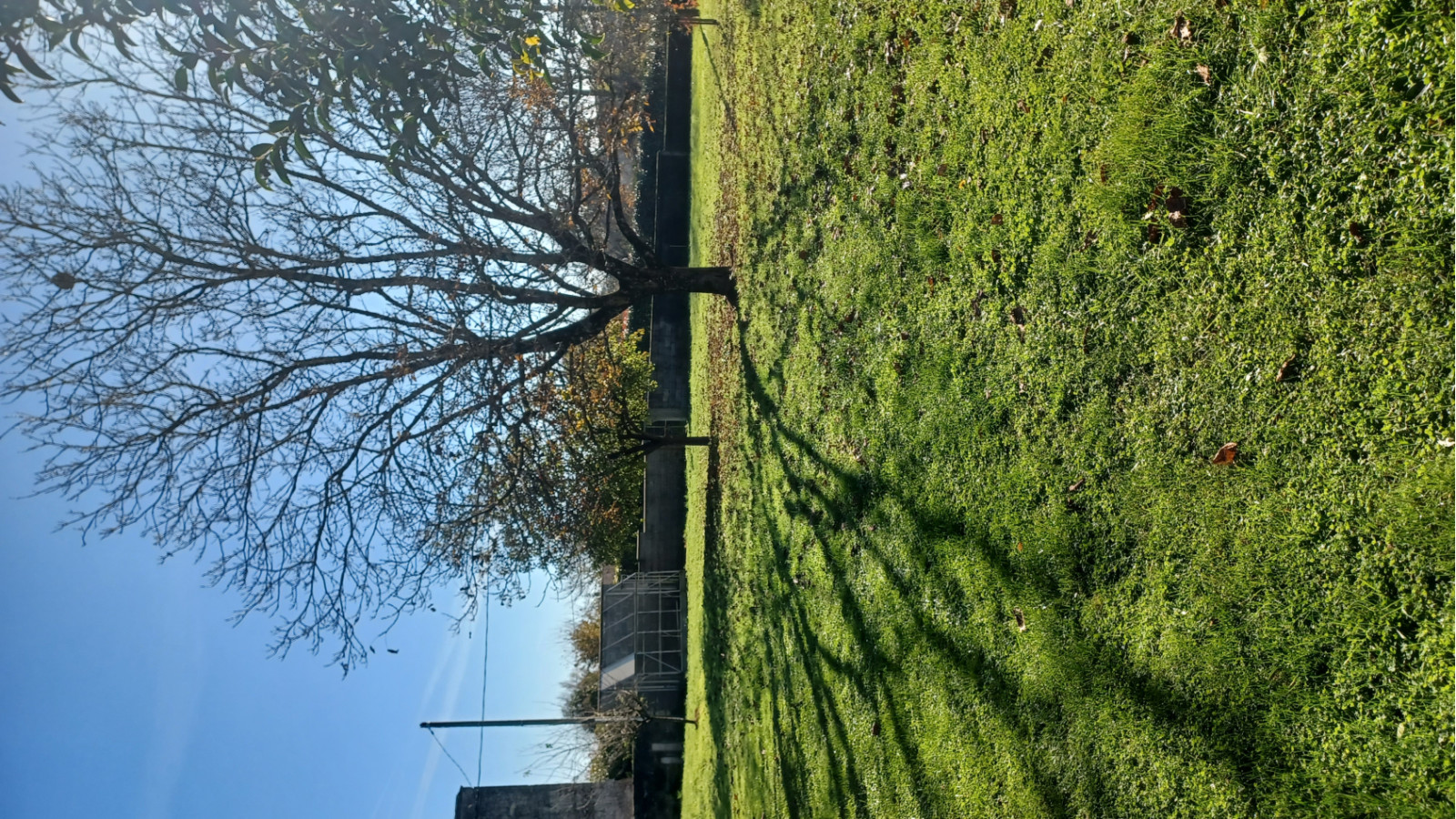 Terrain constructible de 621m2 à Saint-Quentin-de-Baron