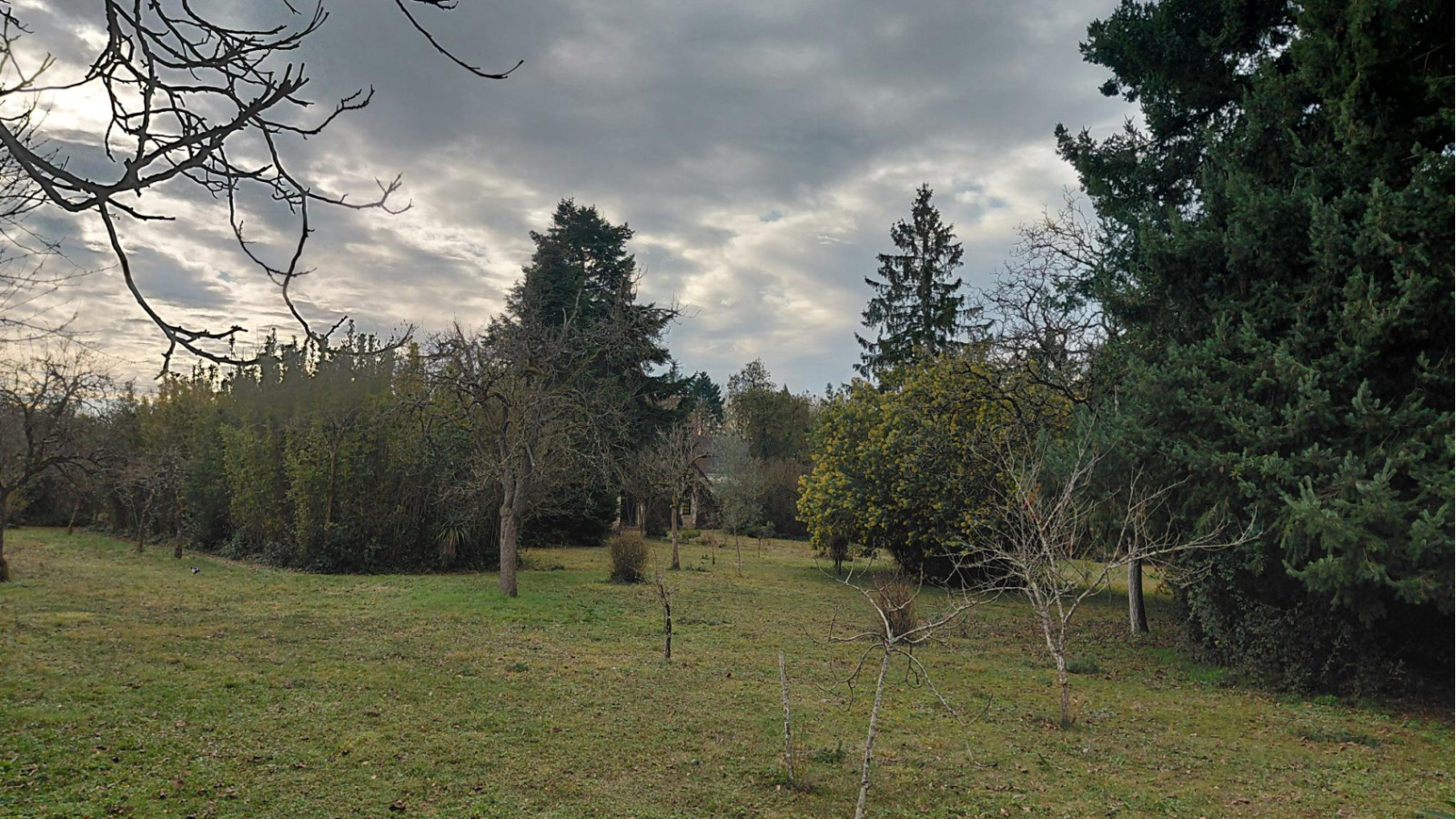 Terrain constructible de 1025m2 à Saint-Avertin