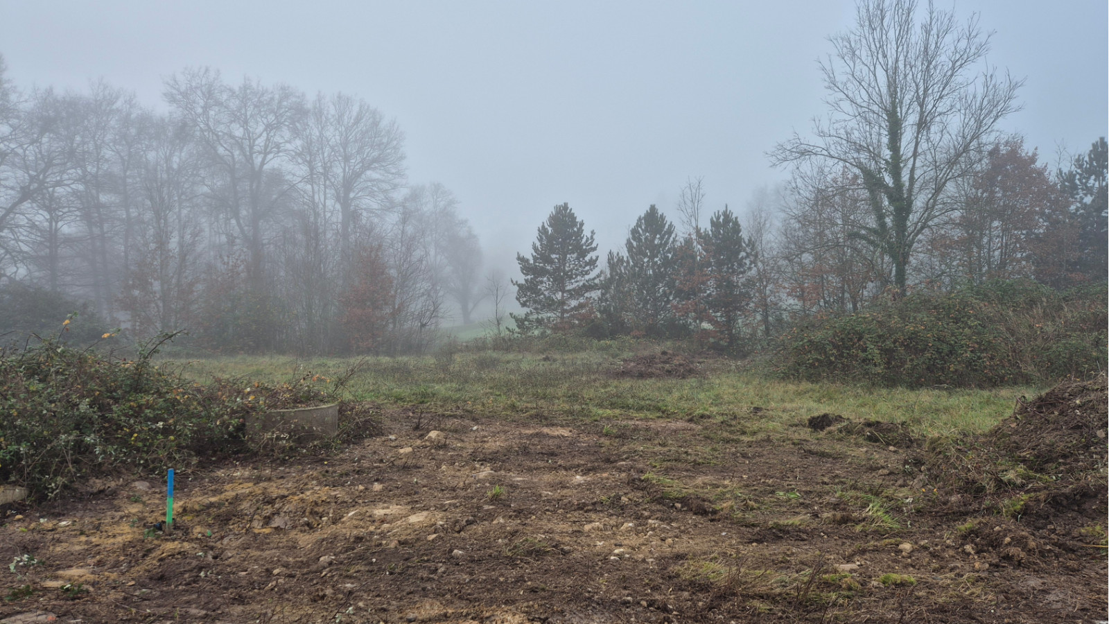 Terrain constructible de 392m2 à Saint-Antoine-du-Rocher