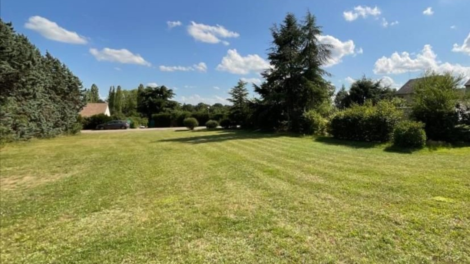 Terrain constructible de 1500m2 à Choussy