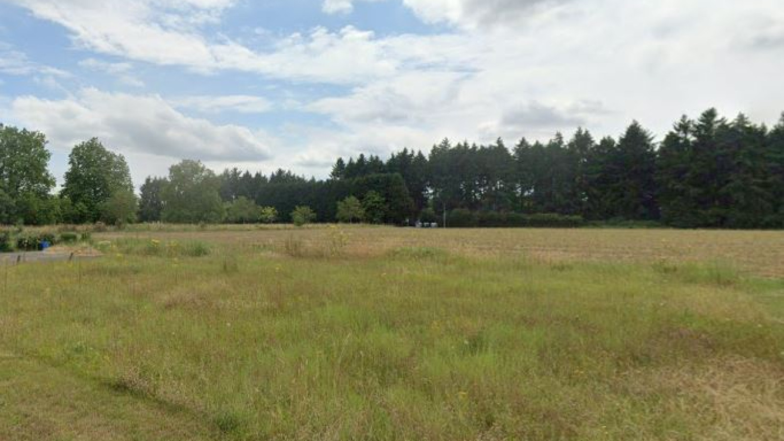 Terrain constructible de 740m2 à Saint-Amand-Longpré