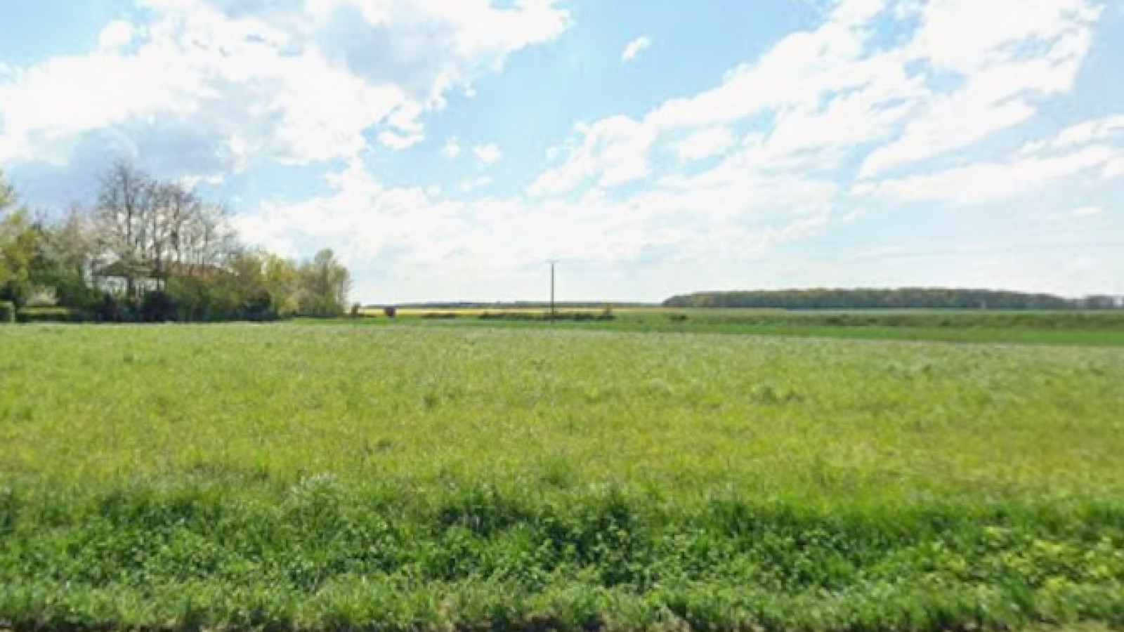 Terrain constructible de 597m2 à La Chapelle-Vendômoise