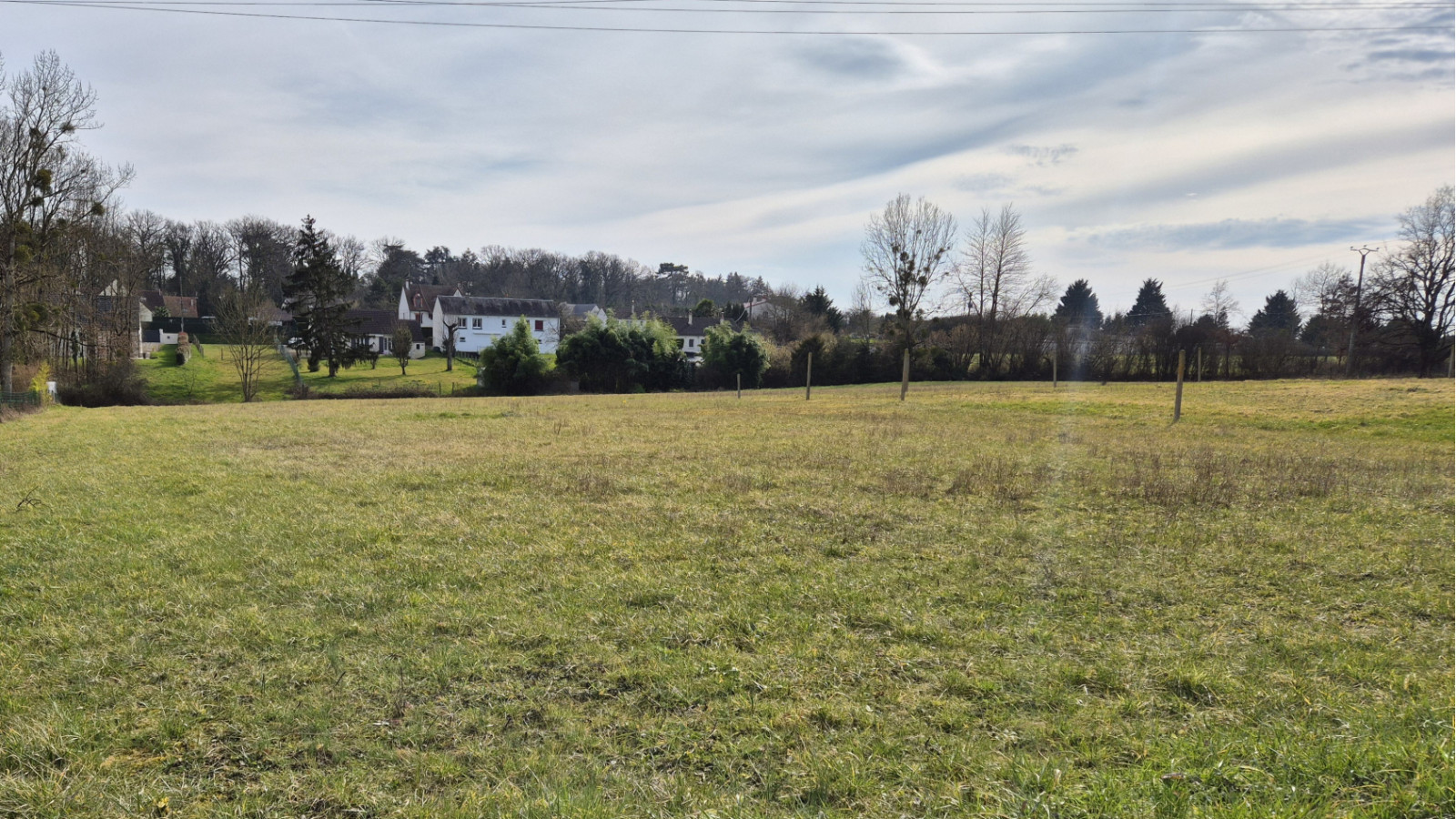 Terrain constructible de 820m2 à Averdon