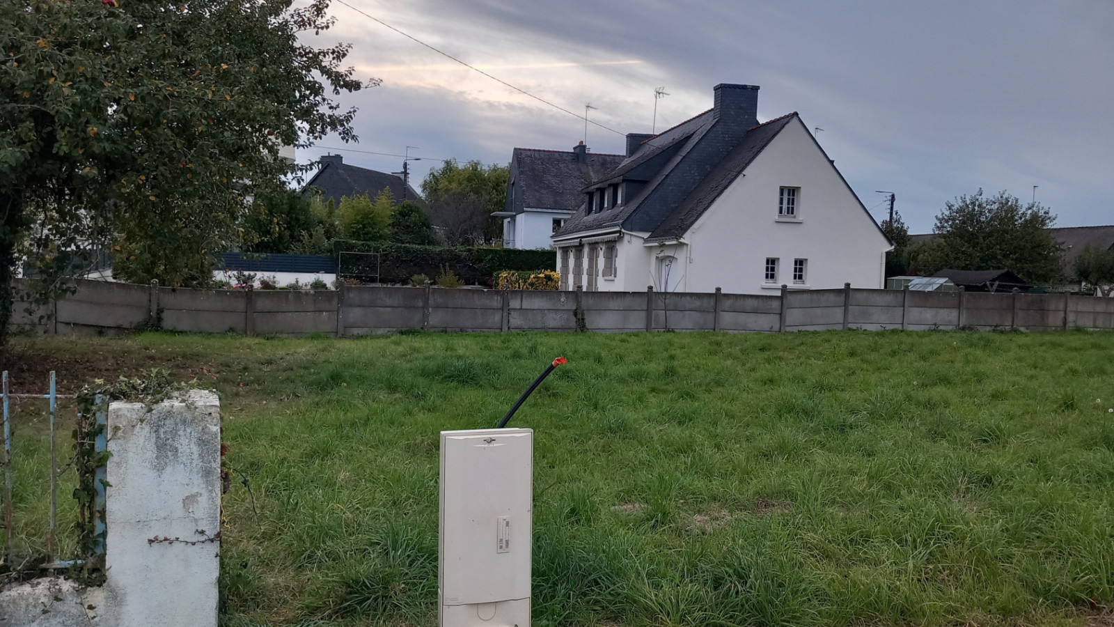 Terrain constructible de 454m2 à Monterblanc