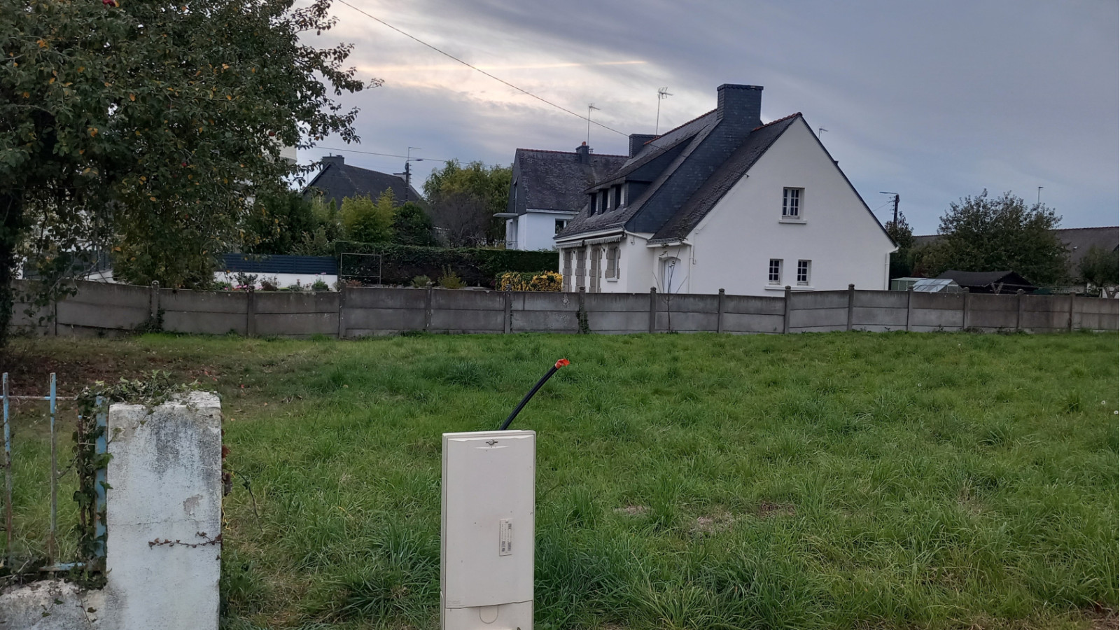 Terrain constructible de 454m2 à Monterblanc