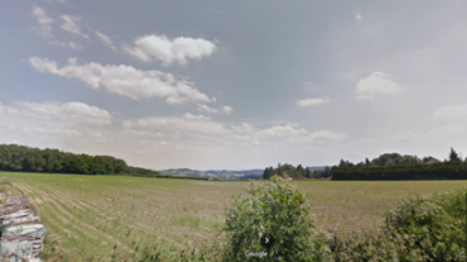 Terrain constructible de 2500m2 à Quarré-les-Tombes