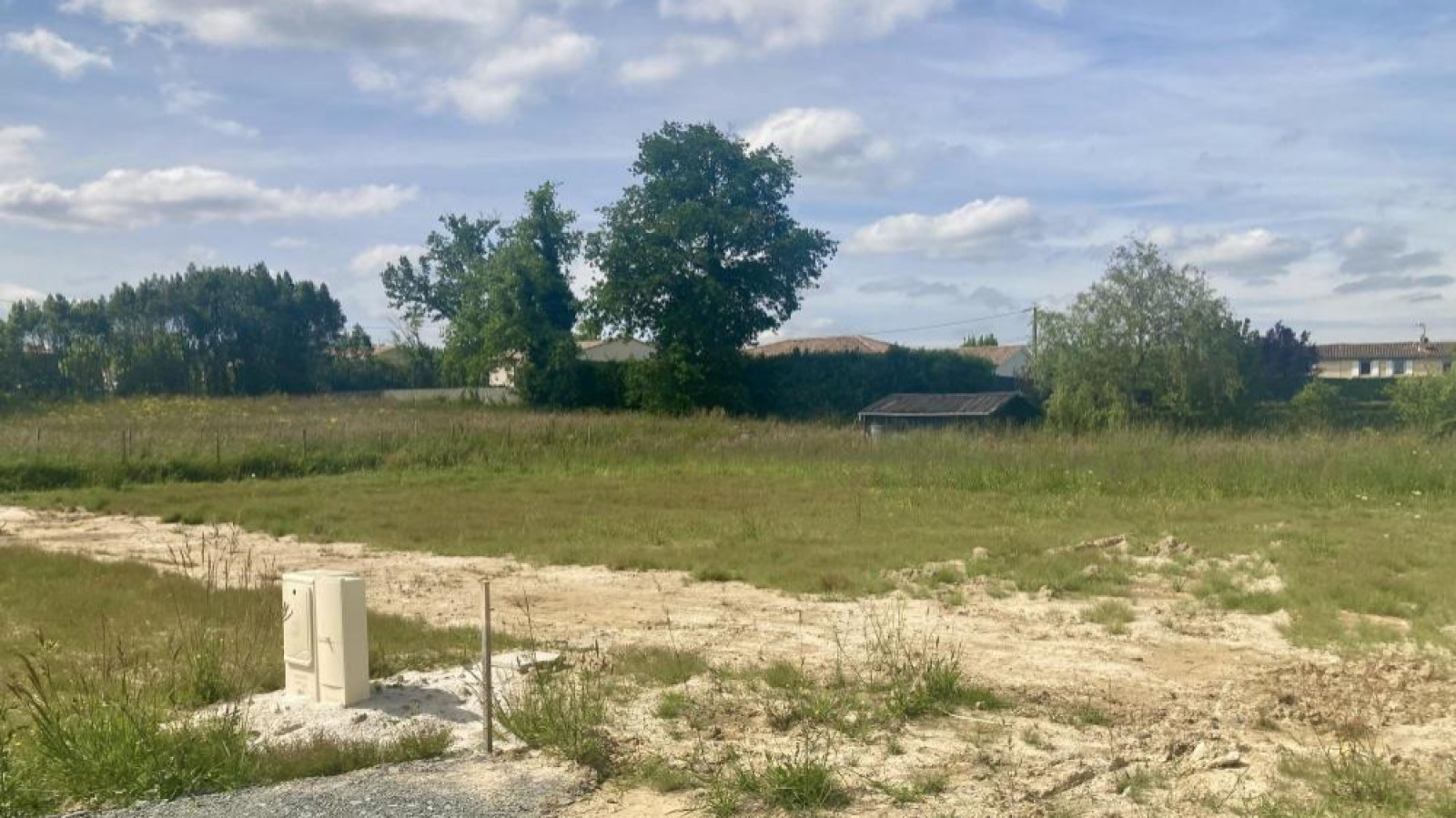 Terrain constructible de 420m2 à Preignac