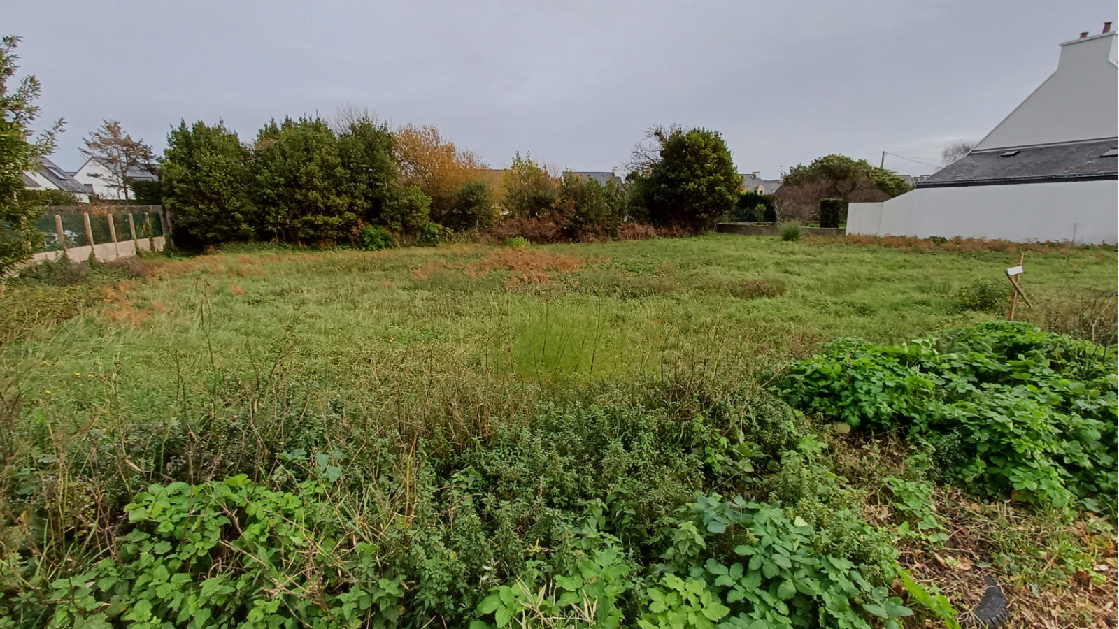 Terrain constructible de 439m2 à Monterblanc