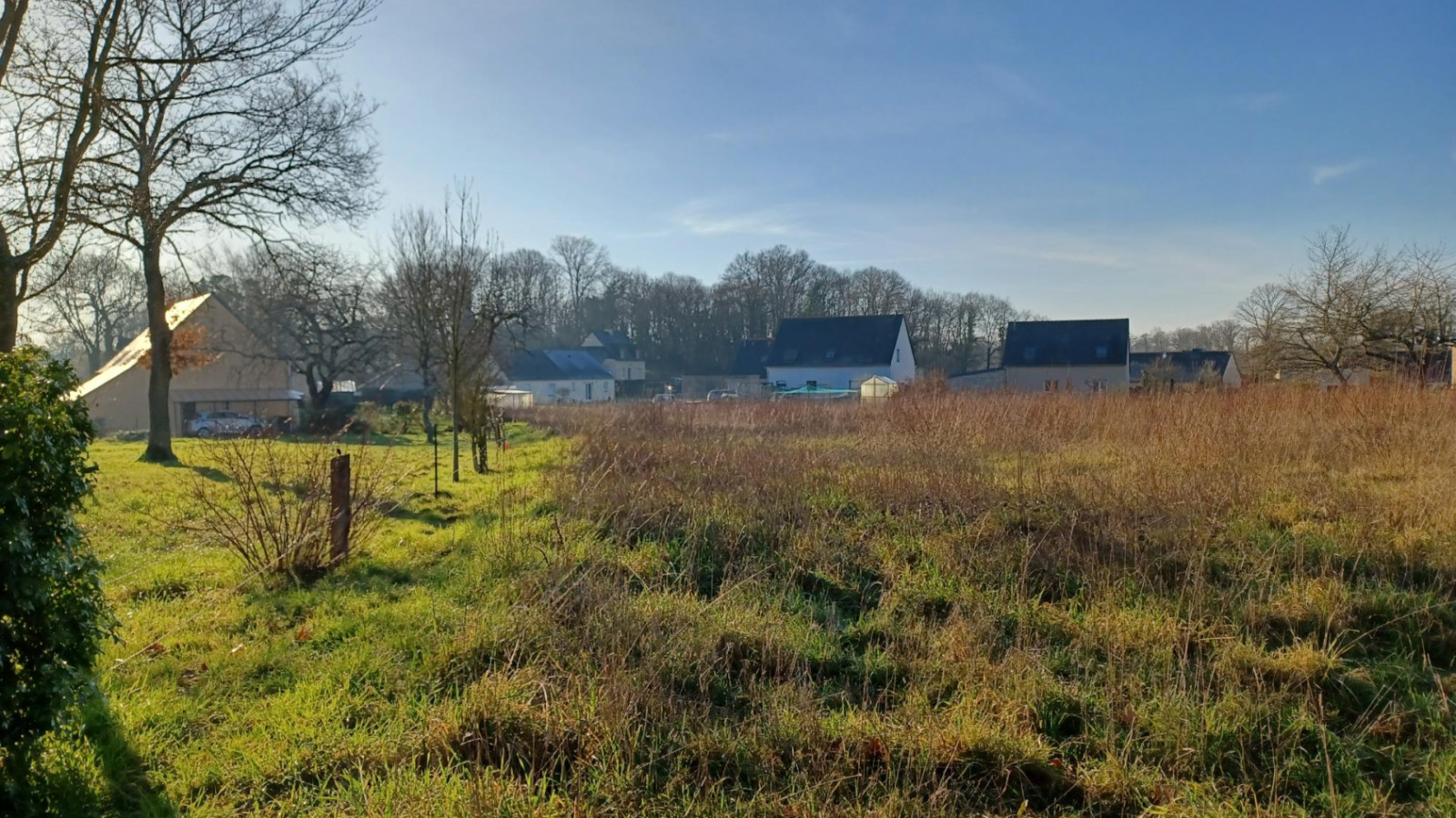 Terrain constructible de 335m2 à Domagné