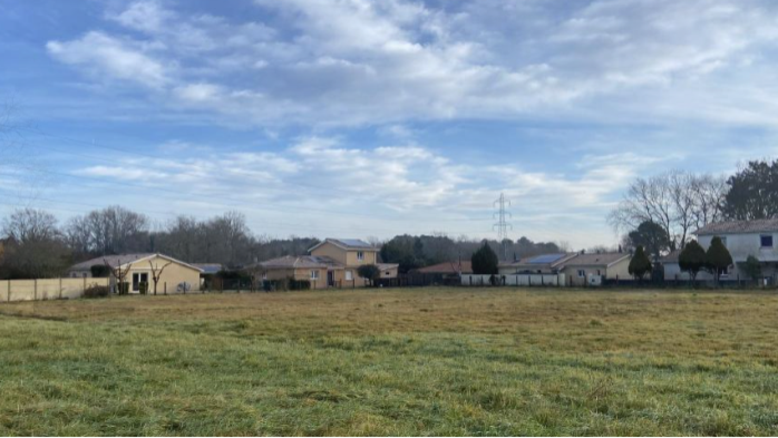 Terrain constructible de 710m2 à Léognan