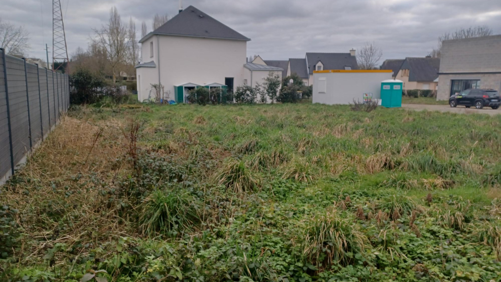 Terrain constructible de 225m2 à Tinténiac
