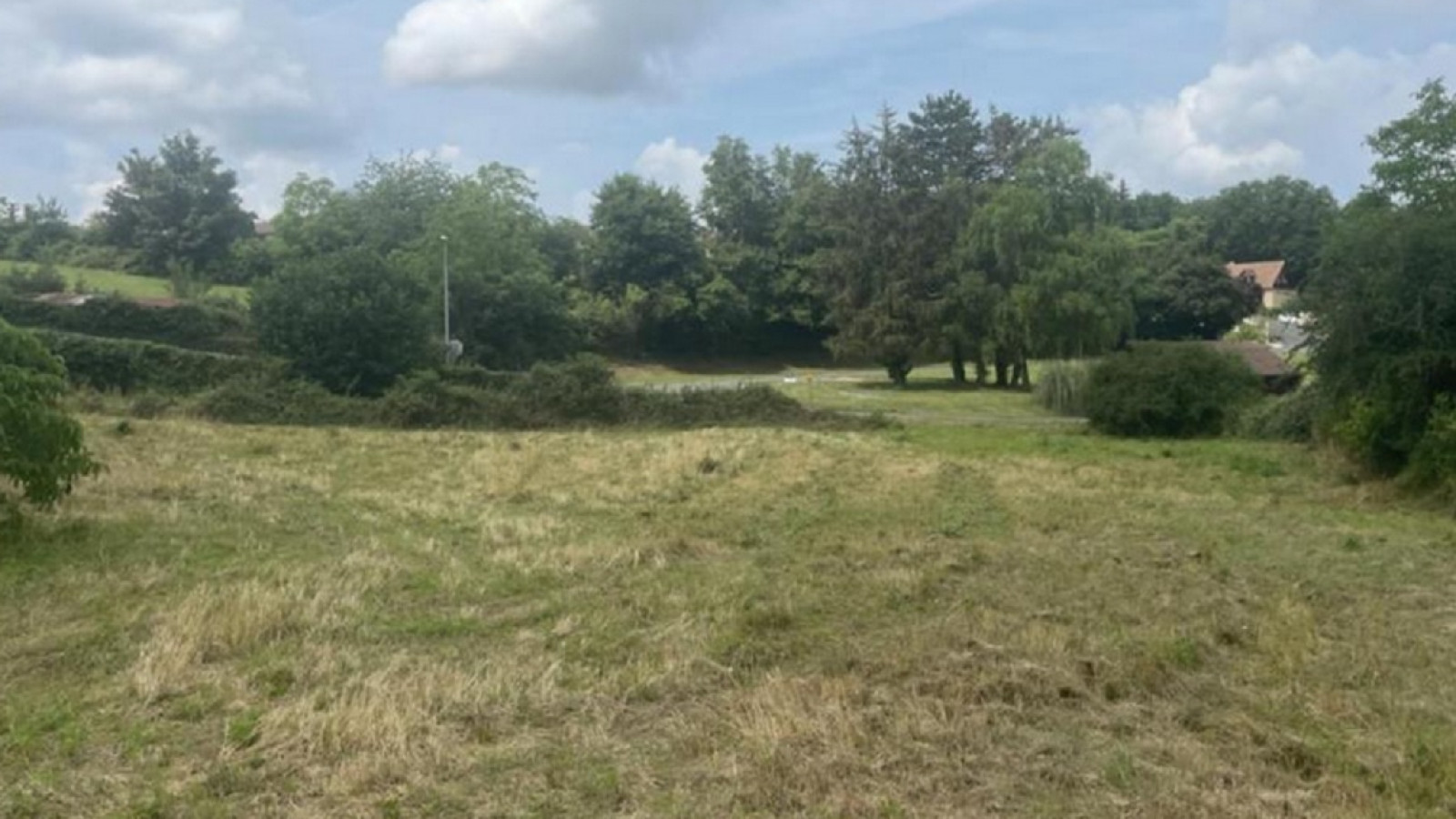 Terrain constructible de 4242m2 à Dangé-Saint-Romain