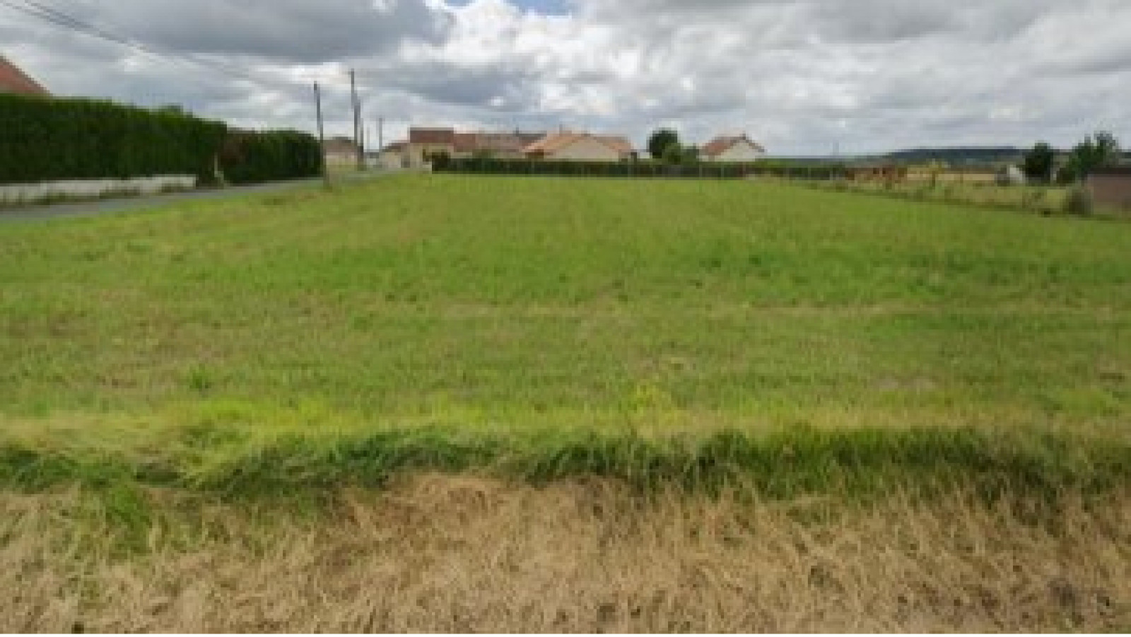 Terrain constructible de 2510m2 à Bonneuil-Matours
