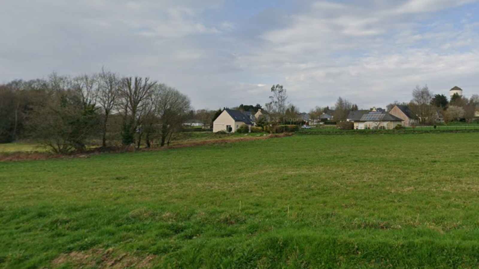 Terrain constructible de 613m2 à Brandivy