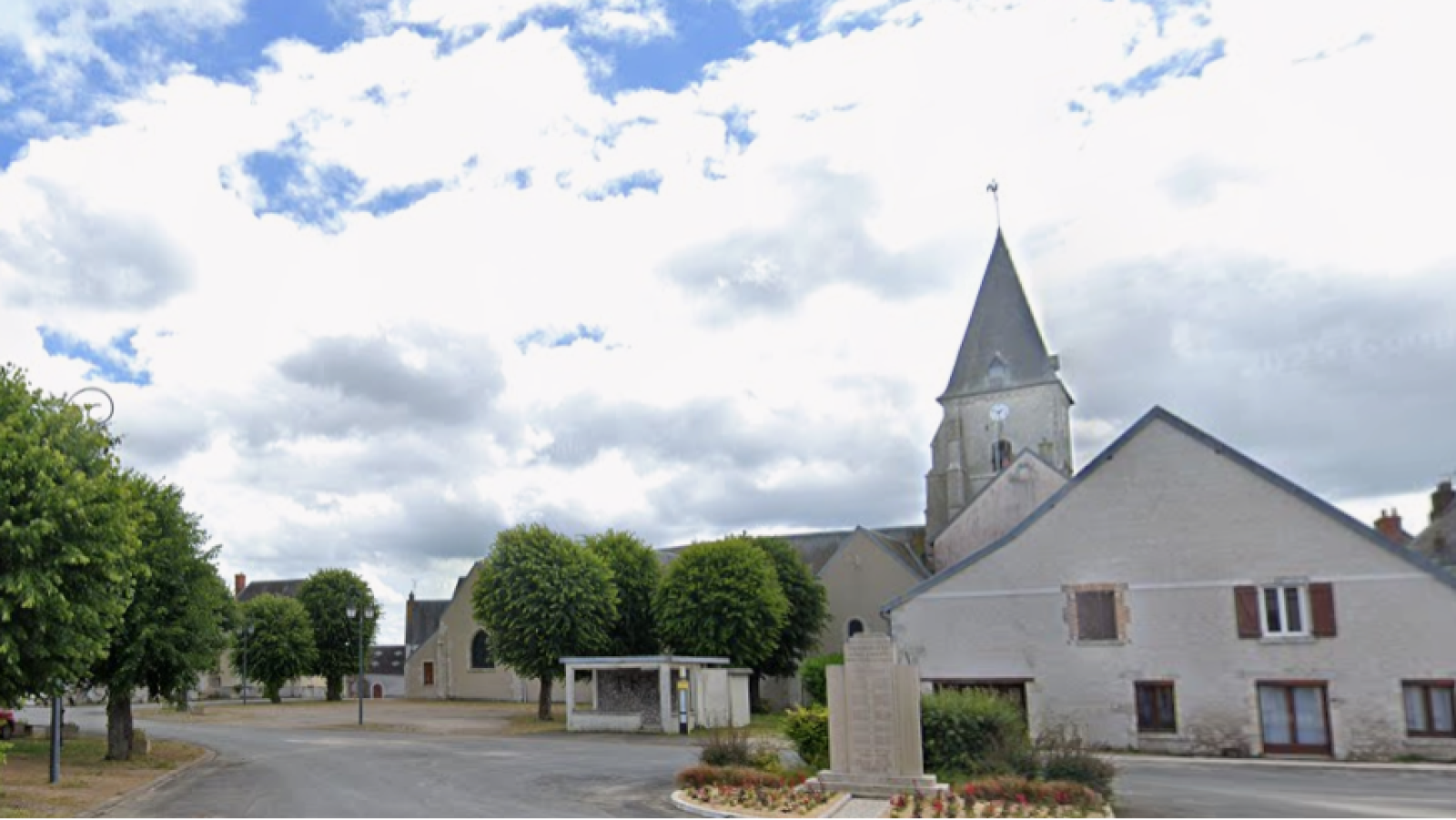 Terrain constructible de 645m2 à Terminiers