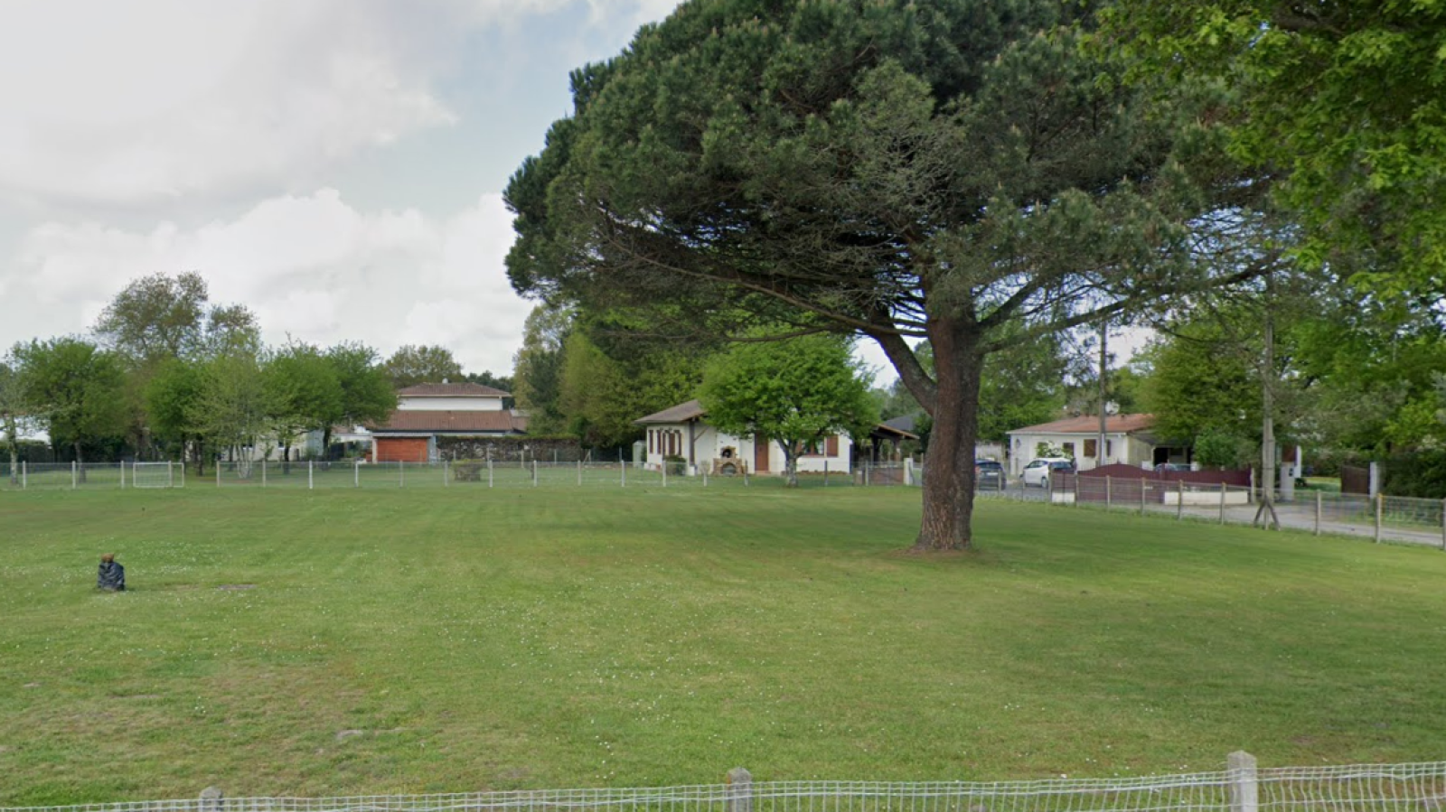 Terrain constructible de 980m2 à Le Teich