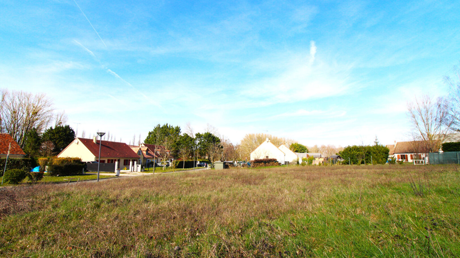 Terrain constructible de 1500m2 à Sassay
