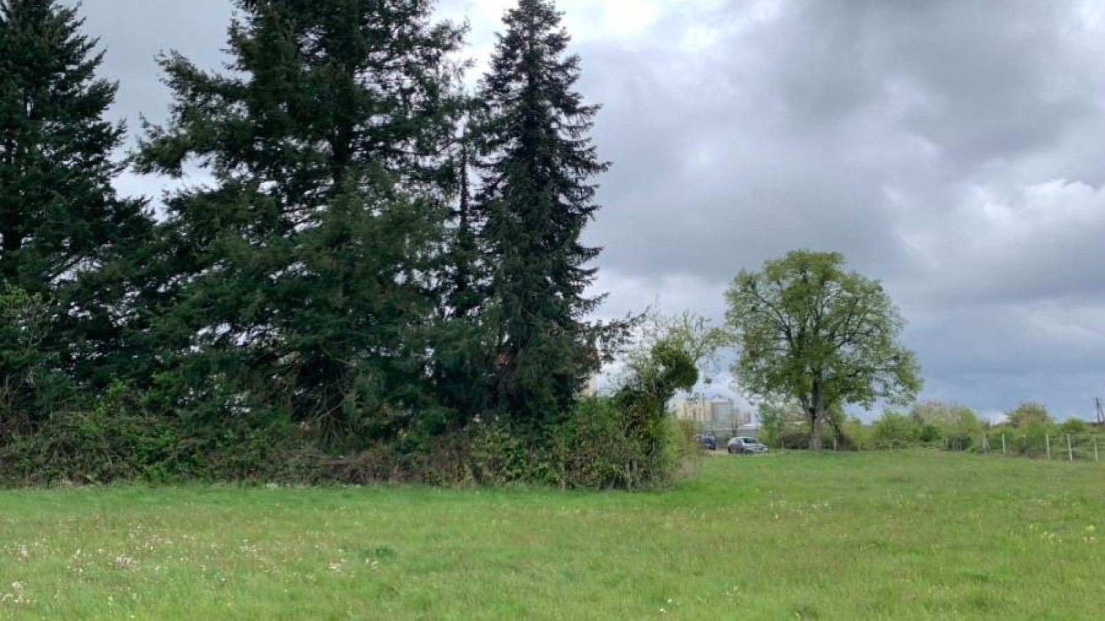 Terrain constructible de 3917m2 à La Roche-en-Brenil