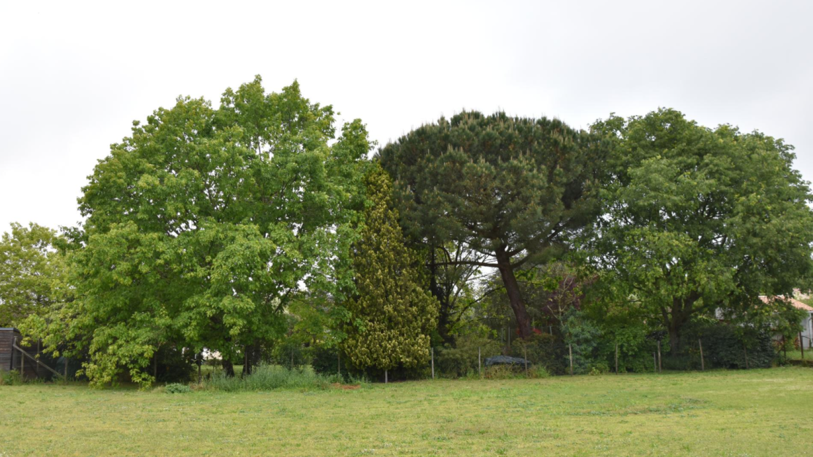 Terrain constructible de 738m2 à Artigues-près-Bordeaux