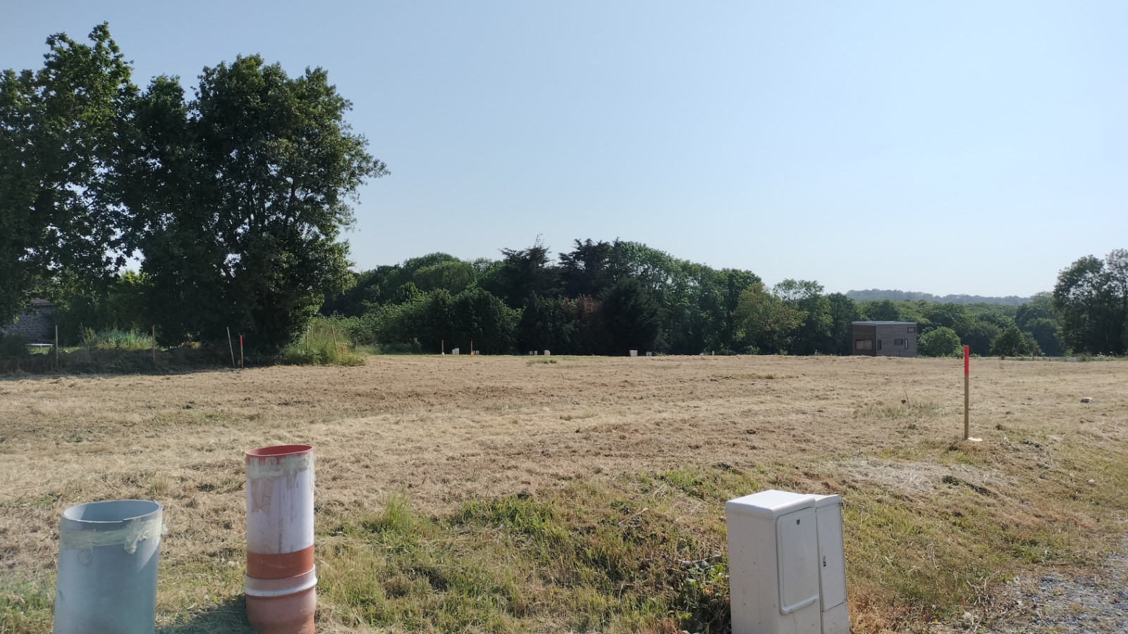 Terrain constructible de 300m2 à Saint-Péran