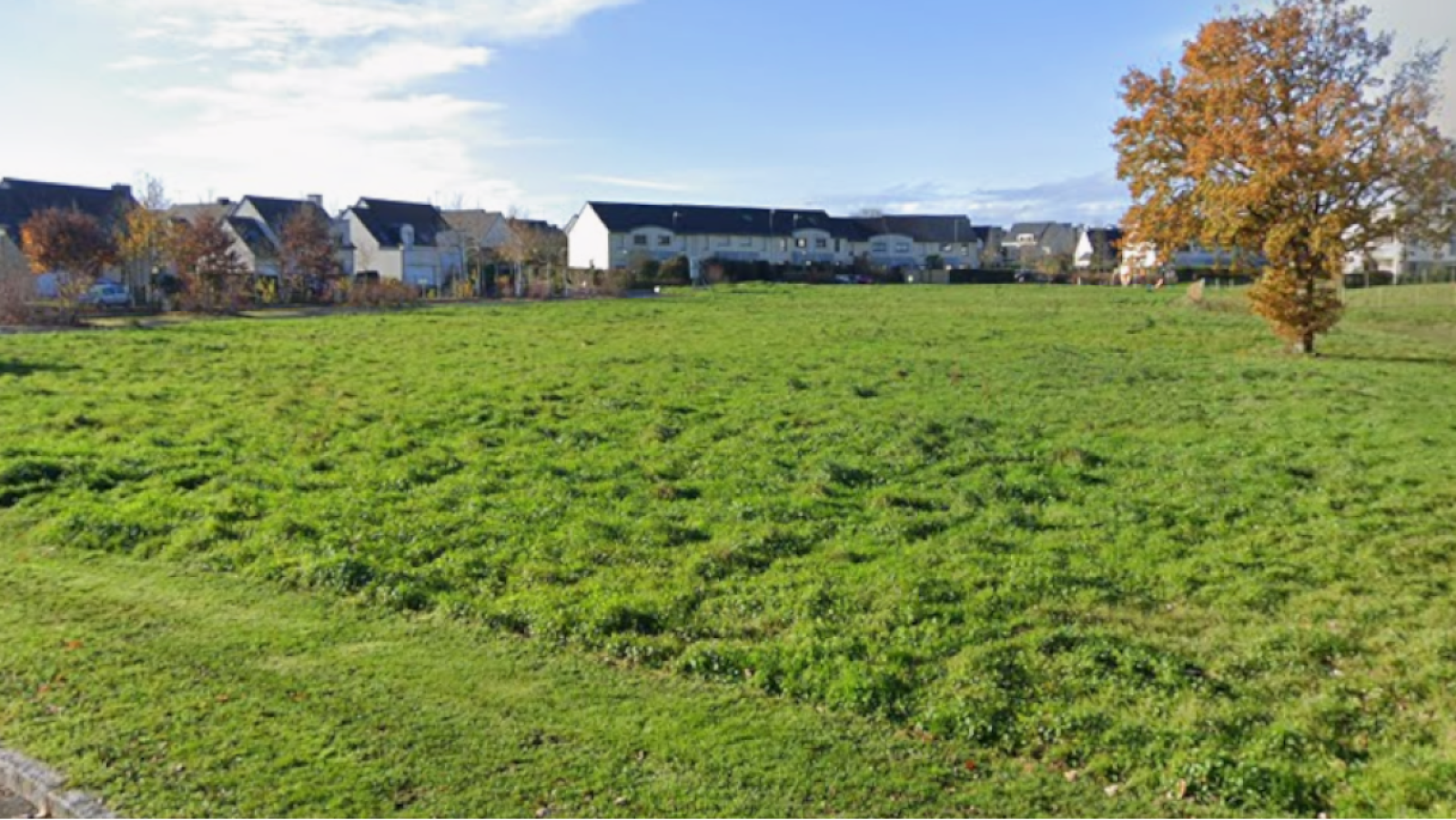 Terrain constructible de 351m2 à Livré-sur-Changeon