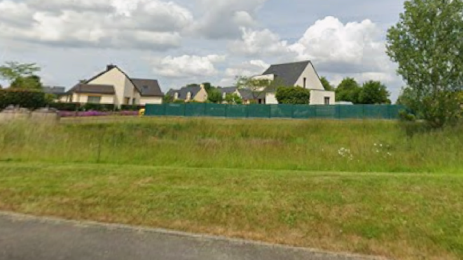 Terrain constructible de 284m2 à Romillé