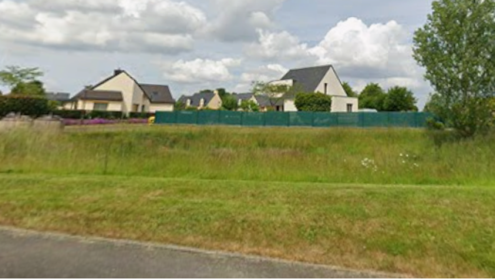 Terrain constructible de 284m2 à Romillé