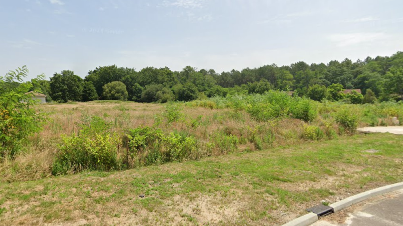 Terrain constructible de 605m2 à Mios