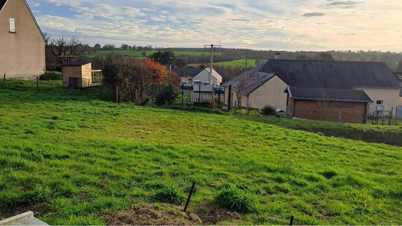 Terrain constructible de 375m2 à Val d'Erdre-Auxence