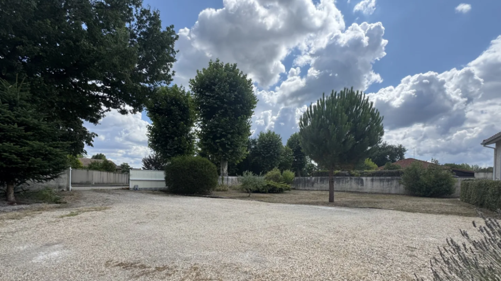 Terrain constructible de 430m2 à Abzac