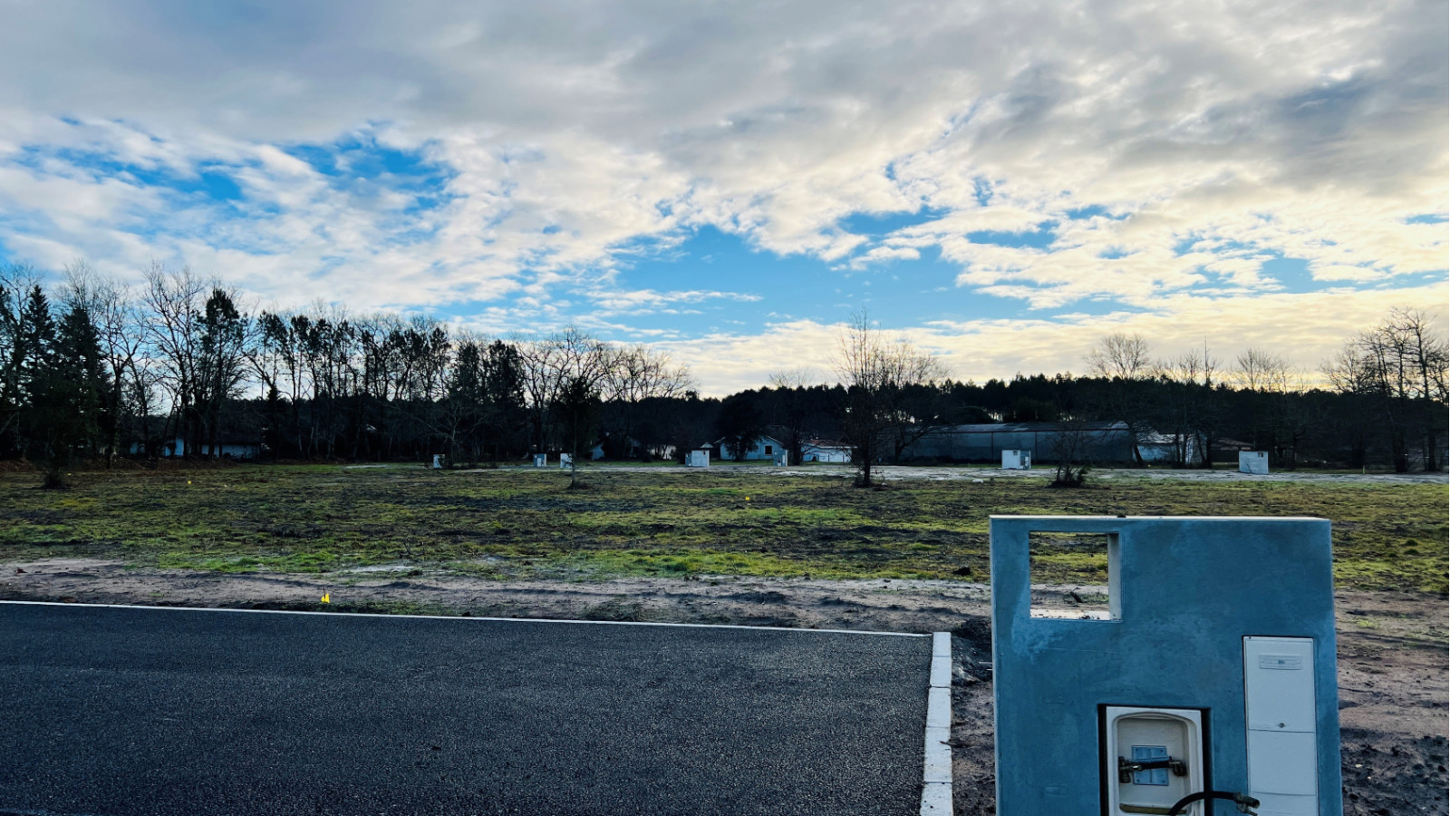 Terrain constructible de 651m2 à Onesse-Laharie