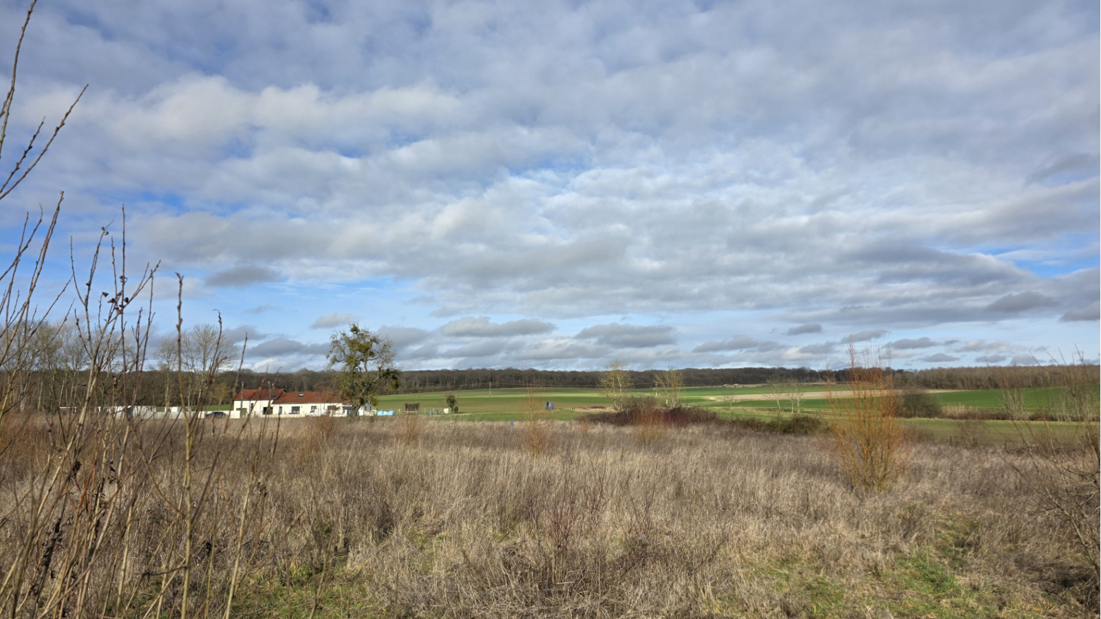 Terrain constructible de 583m2 à Chambeire