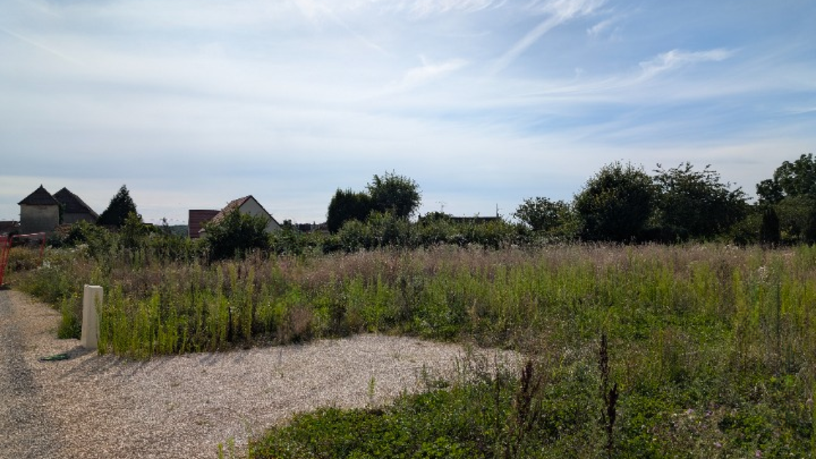 Terrain constructible de 260m2 à Longchamp